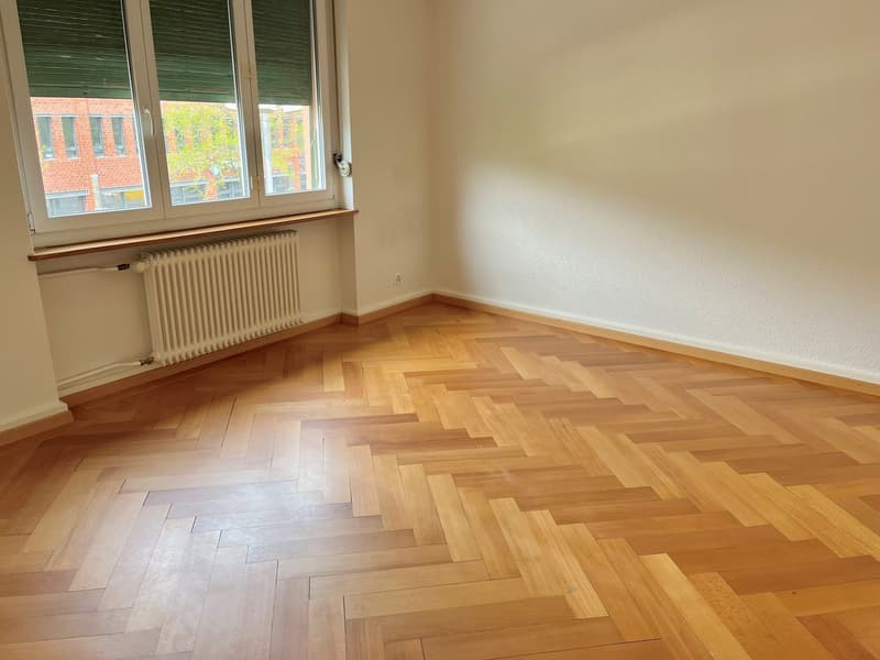 Biel, 2.5-Zimmer-Wohnung mit zwei Balkonen an Aarbergstrasse 86 (13)