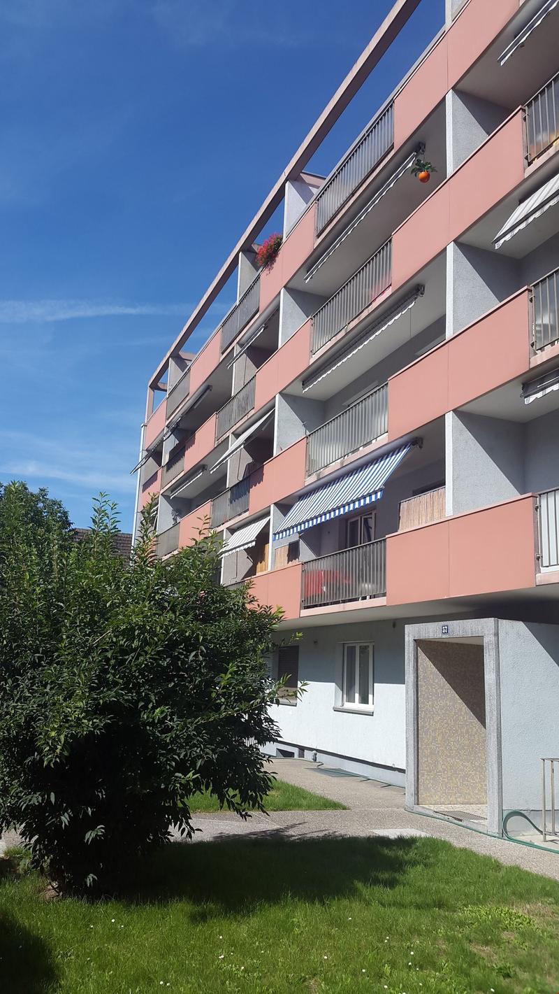 Grosszügige 2.5-Zimmer-Wohnung mit zwei Balkonen in Biel/Bienne (8)