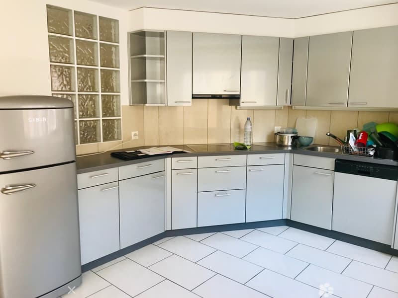 Helle 3.5-Zimmer-Wohnung an zentraler Lage in Biel (2)