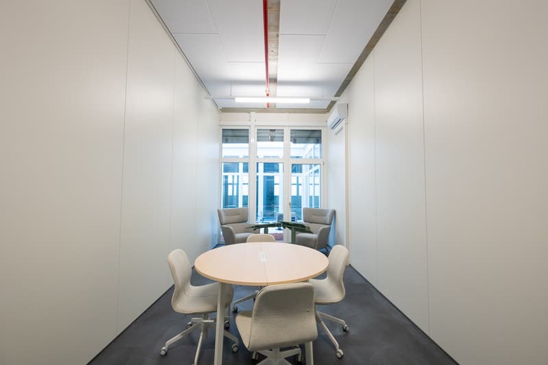 Espace de bureau avec grande terrasse sur le toit (13)