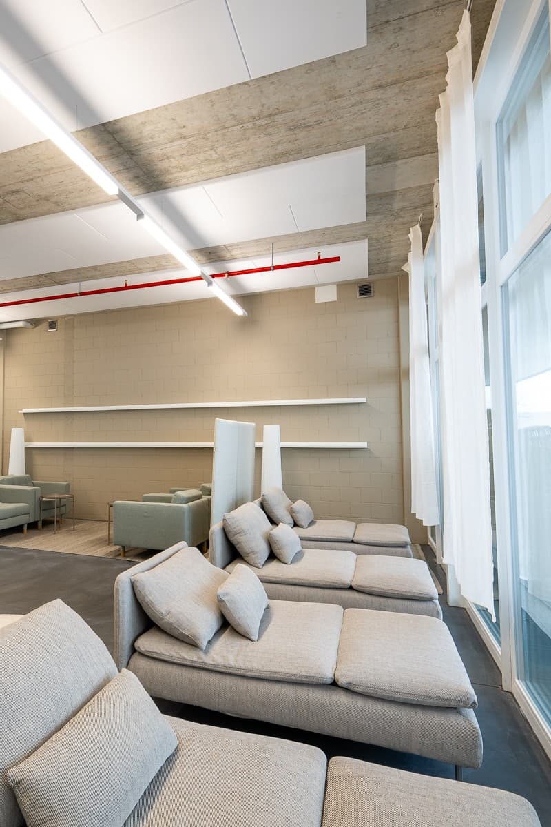 Espace de bureau avec grande terrasse sur le toit (10)