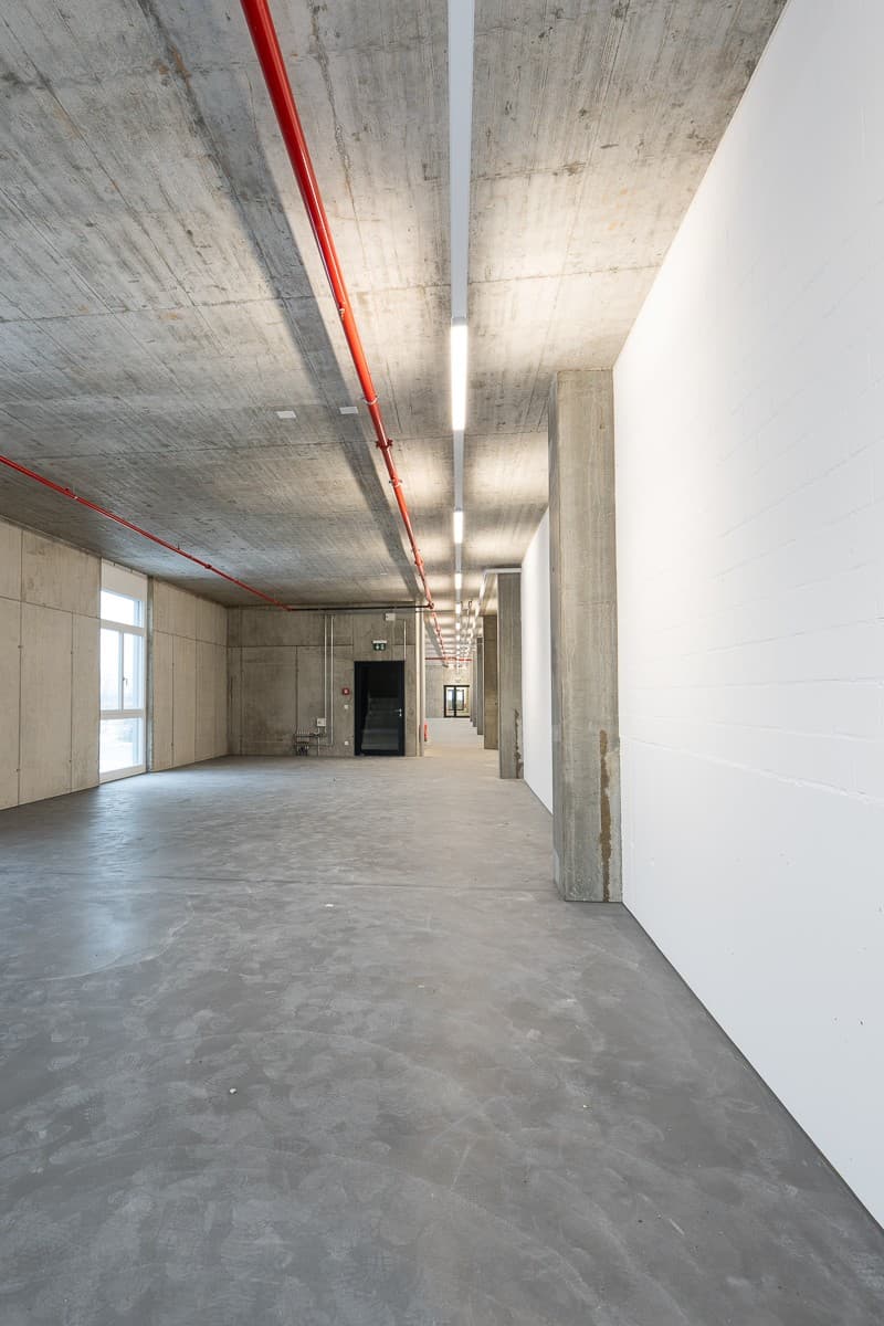 333 m2 d'espaces de bureaux (étages intermédiaires) (2)
