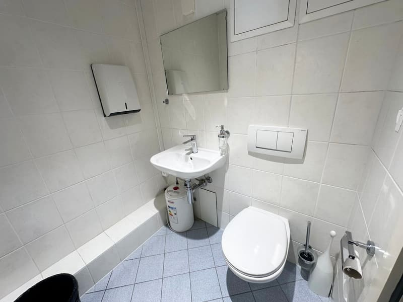 Crissier – Bureau de 149 m² au rez-de-chaussée, proche du centre et des accès autoroutiers (14)