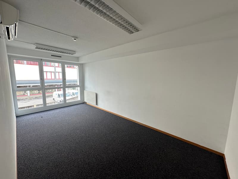 Crissier – Bureau de 149 m² au rez-de-chaussée, proche du centre et des accès autoroutiers (9)