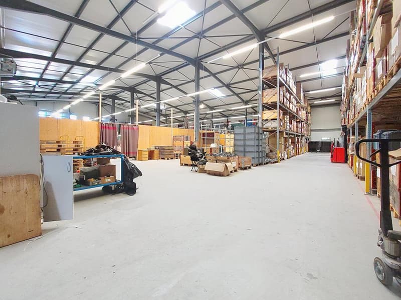 Sion, à louer local de stockage au rez de 355 m2 dans un bâtiment industriel entièrement rénové (4)