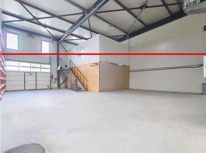 Sion, à louer local de stockage au rez de 355 m2 dans un bâtiment industriel entièrement rénové (3)