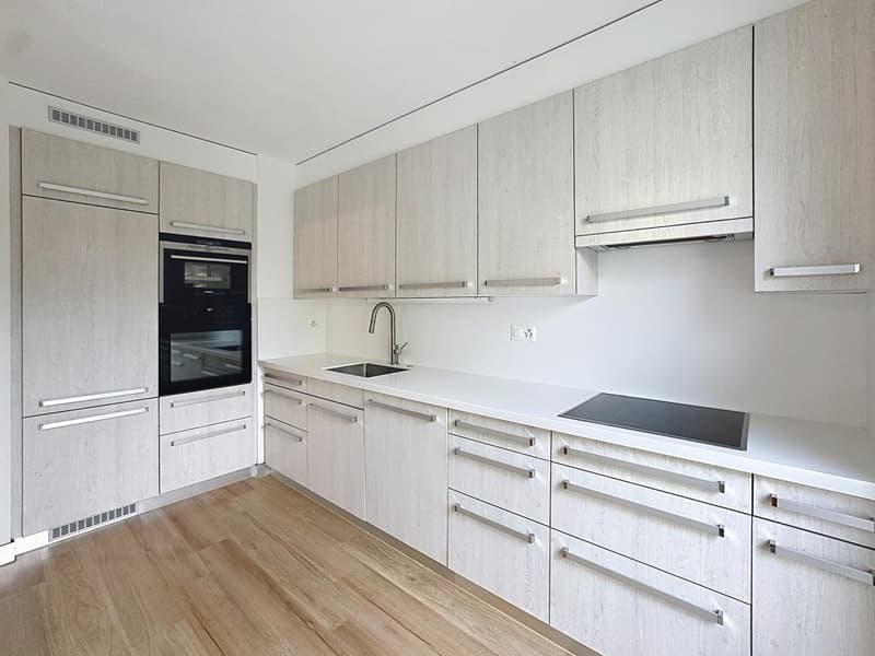 Sion – Appartement de 2.5 pièces au rez avec pelouse privative et garage-box, proche du centre-ville (6)