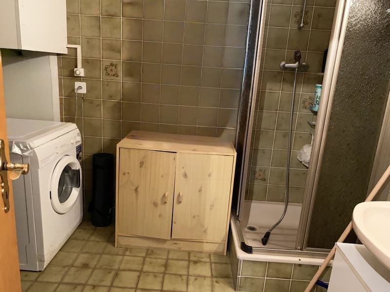 Sierre – Studio avec petite place privée devant et place de parc incluse à l’entrée est de la ville (7)