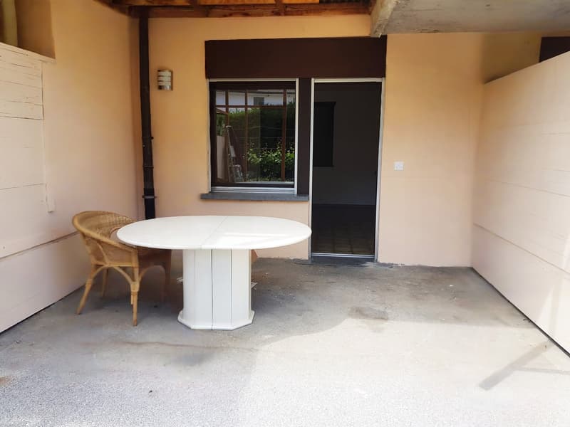 Sierre – Studio avec petite place privée devant et place de parc incluse à l’entrée est de la ville (8)