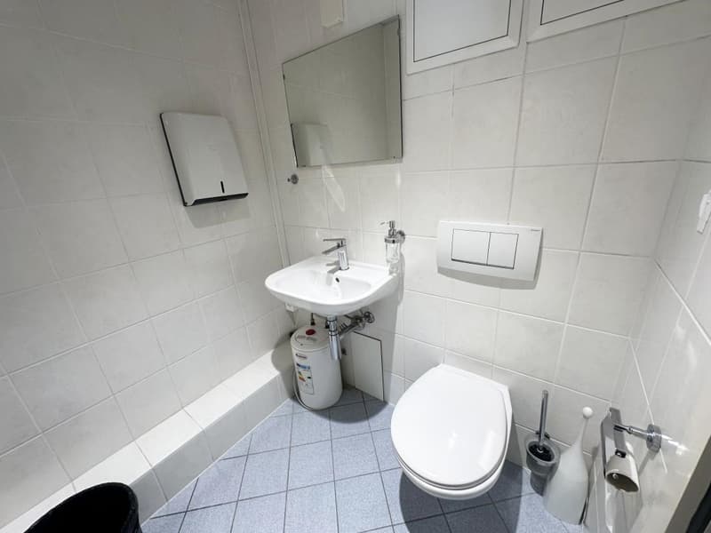 Crissier – Bureau de 149 m² au rez-de-chaussée, proche du centre et des accès autoroutiers (14)