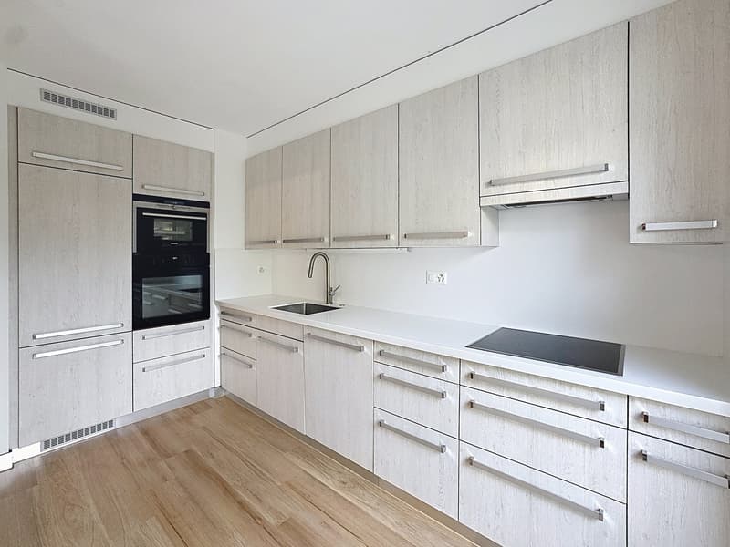 Sion – Appartement de 2.5 pièces au rez avec pelouse privative et garage-box, proche du centre-ville (5)