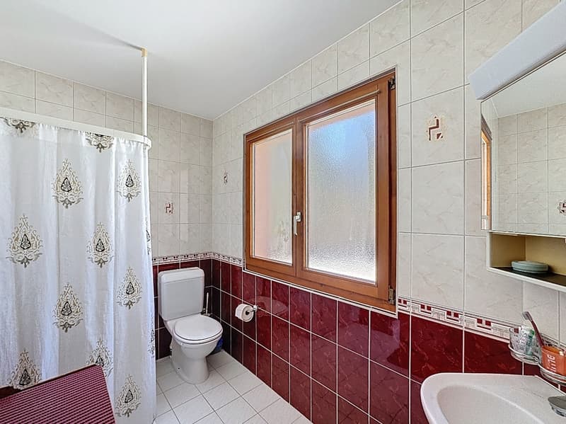 Arbaz, charmante maison de 6.5 pièces de 240 m2, avec places de parc et places couvertes (10)