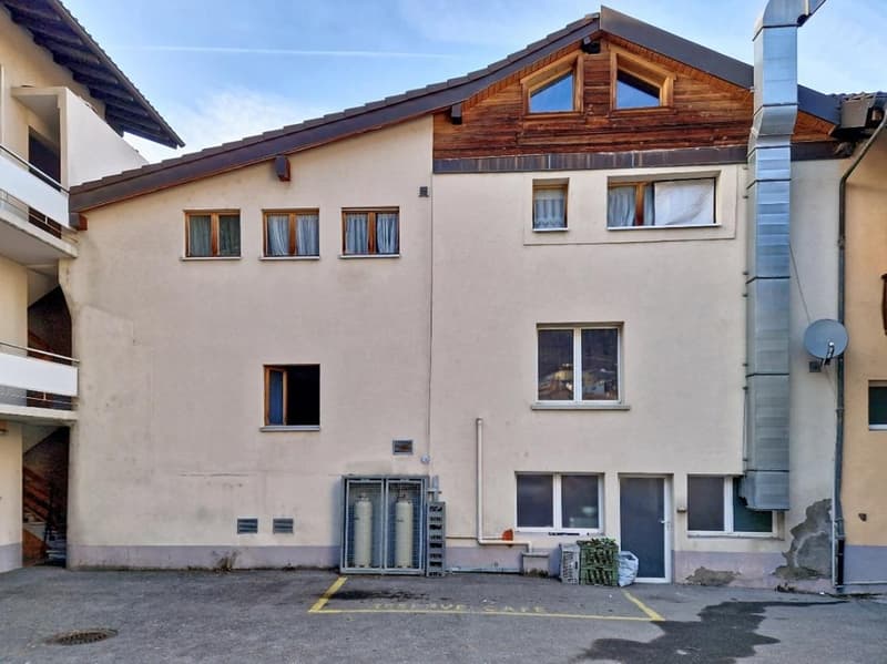 Saxon, lot de 2 immeubles de rendement, 11 appartements, 1 restaurant, 1 commerce, 9 pl. de parc (4)