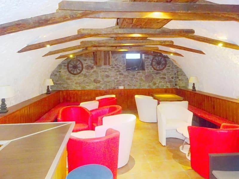 Saxon, lot de 2 immeubles de rendement, 11 appartements, 1 restaurant, 1 commerce, 9 pl. de parc (11)