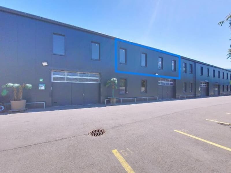 Sion, à louer un local de 297.60 m2 au rez étage dans un bâtiment industriel entièrement rénové (9)