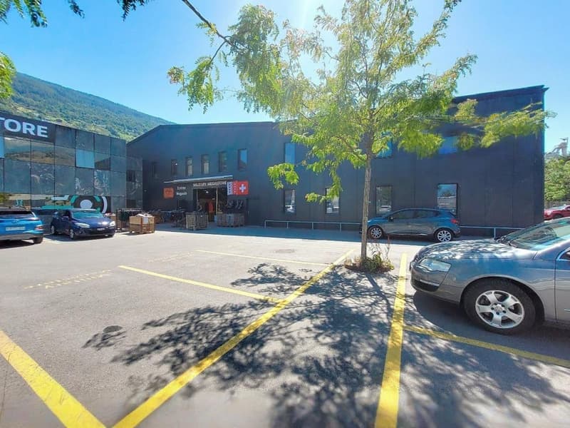 Sion, à louer un local de 297.60 m2 au rez étage dans un bâtiment industriel entièrement rénové (4)