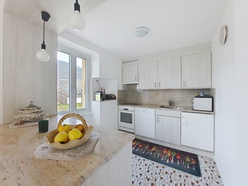 Pramagnon, maison familiale de 230m2 avec pelouse et places de parc extérieures (5)