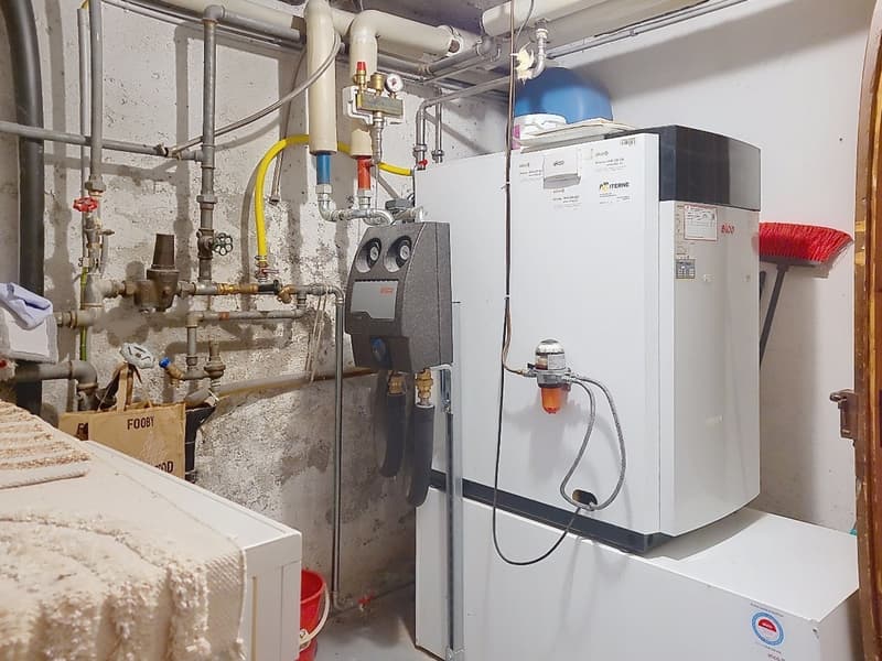 Pramagnon, maison familiale de 230m2 avec pelouse et places de parc extérieures (22)