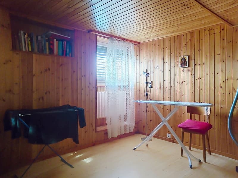 Pramagnon, maison familiale de 230m2 avec pelouse et places de parc extérieures (20)
