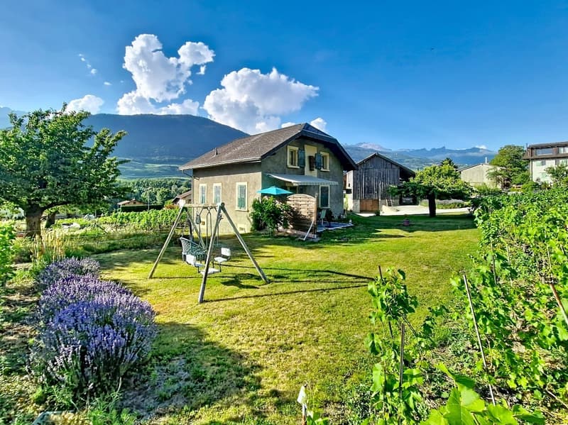 Pramagnon, maison familiale de 230m2 avec pelouse et places de parc extérieures (23)