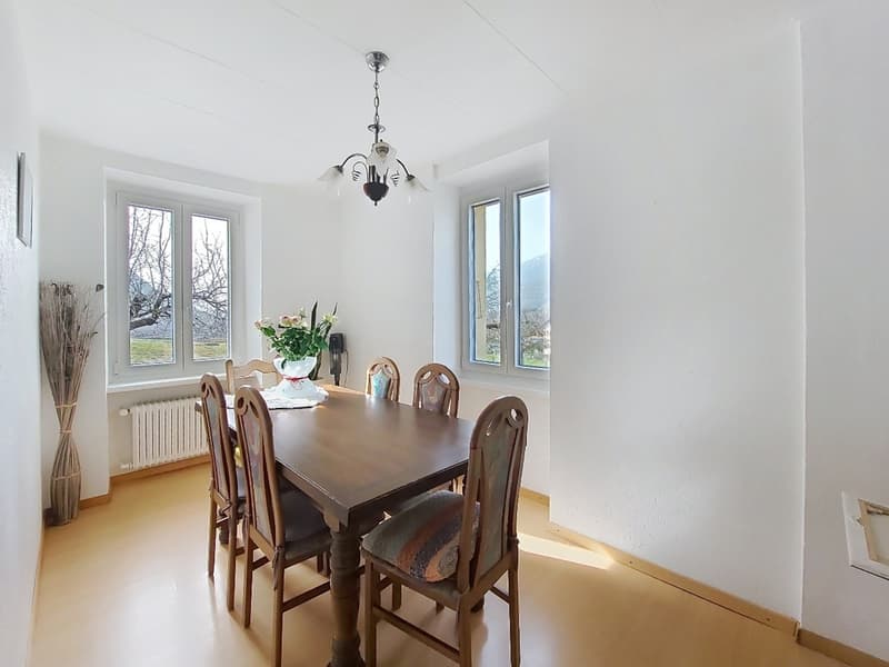 Pramagnon, maison familiale de 230m2 avec pelouse et places de parc extérieures (6)