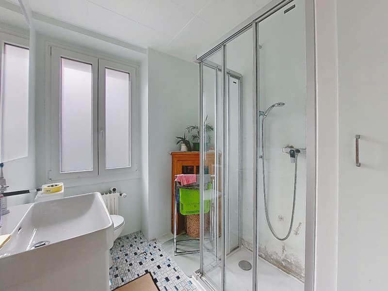 Pramagnon, maison familiale de 230m2 avec pelouse et places de parc extérieures (7)