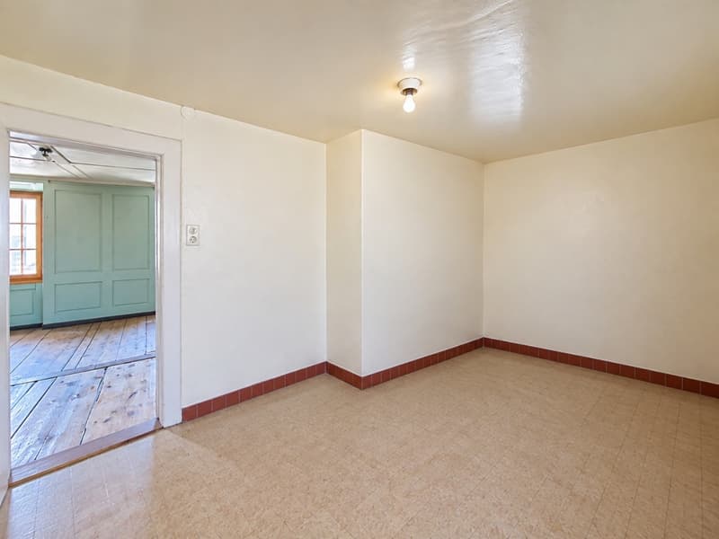 Sion, appartement de 2.5 P de 74m2 au cœur de la vieille-ville avec cachet à rénover complétement (8)