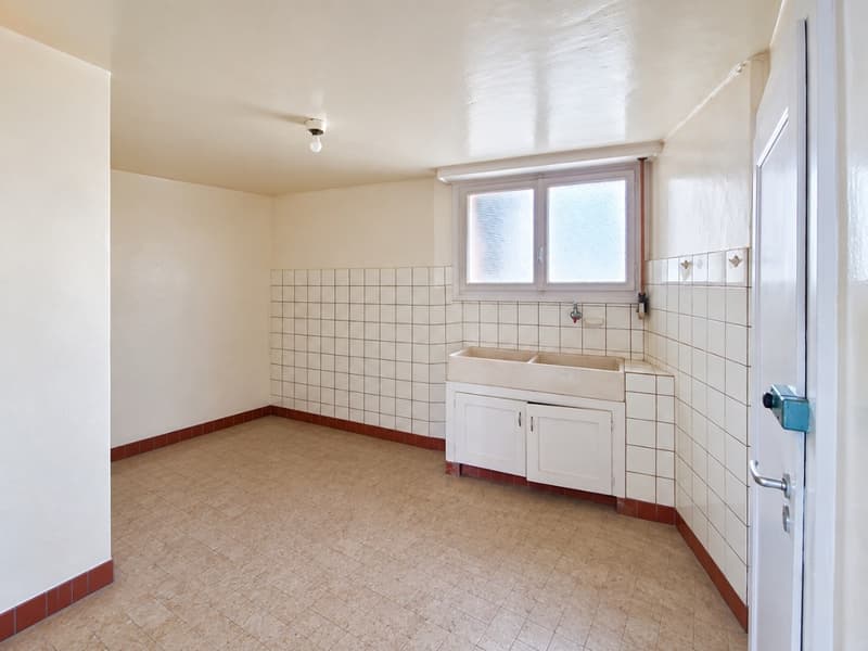 Sion, appartement de 2.5 P de 74m2 au cœur de la vieille-ville avec cachet à rénover complétement (9)
