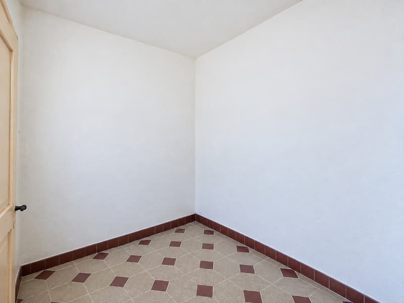 Sion, appartement de 2.5 P de 74m2 au cœur de la vieille-ville avec cachet à rénover complétement (11)