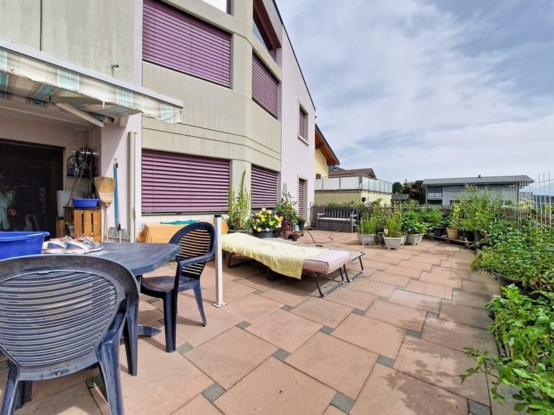 Erde, appartement de 4.5 pièces au centre du village avec 2 places de parc (3)