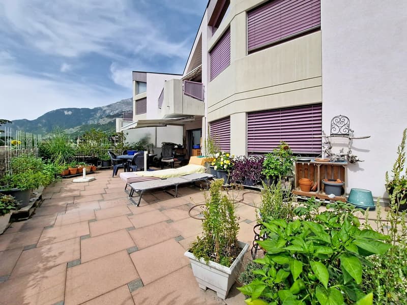 Erde, appartement de 4.5 pièces au centre du village avec 2 places de parc (2)
