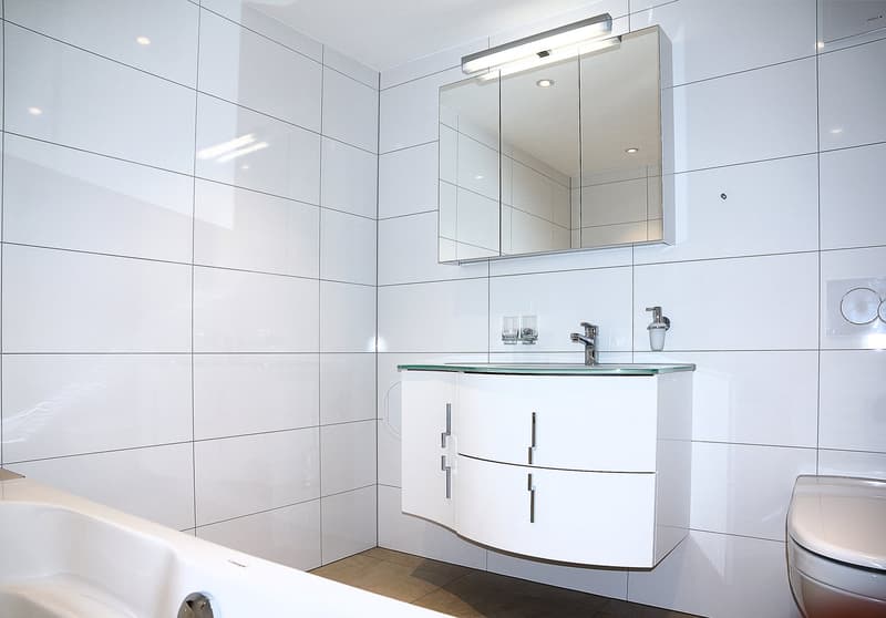 Exklusive 6.5-Zimmer-Wohnung in idyllischem Bauernhaus in Utzigen zu vermieten (6)