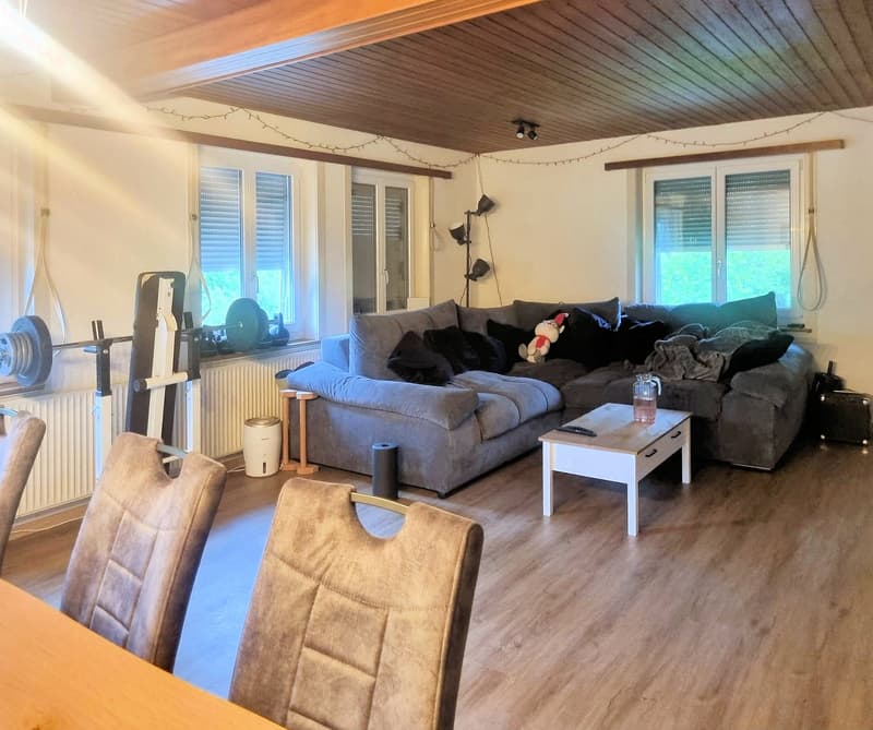 Charmante 3.5-Zimmer-Wohnung mit grossem Balkon in Rüschegg Gambach (1)