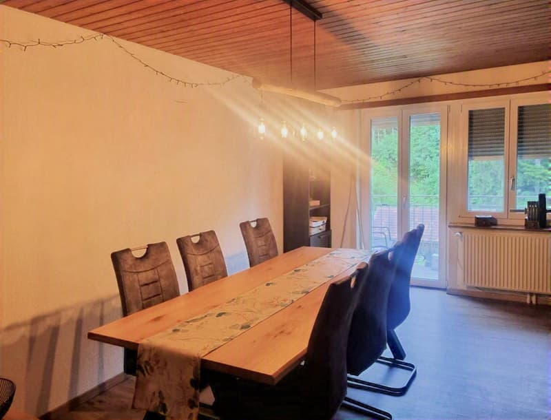 Charmante 3.5-Zimmer-Wohnung mit grossem Balkon in Rüschegg Gambach (2)