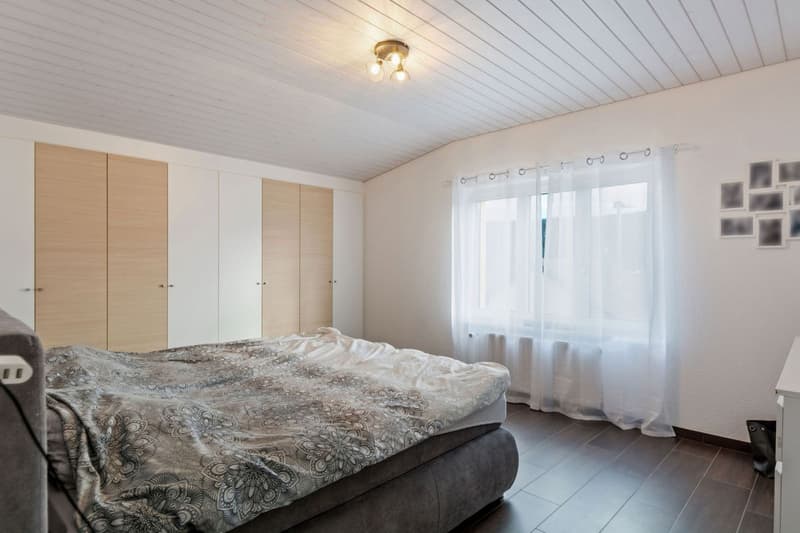 Maison avec deux appartements et 7 garages (10)