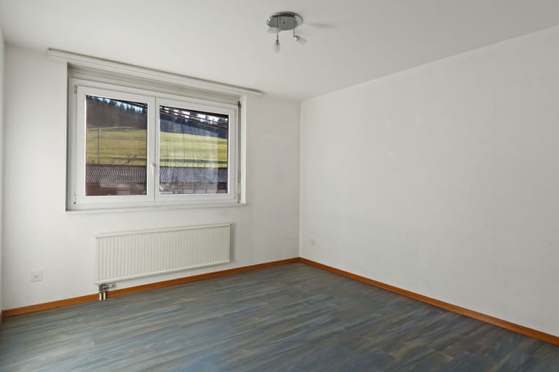 Charmant et spacieux appartement PPE de 4.5 pièces avec balcon, jardin commun et 3 places de parc (6)