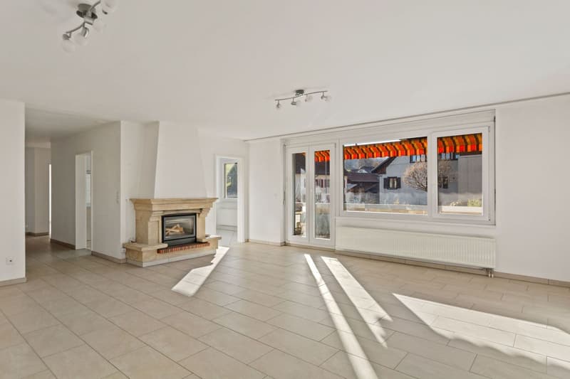 Charmant et spacieux appartement PPE de 4.5 pièces avec balcon, jardin commun et 3 places de parc (3)