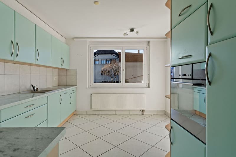 Charmant et spacieux appartement PPE de 4.5 pièces avec balcon, jardin commun et 3 places de parc (8)
