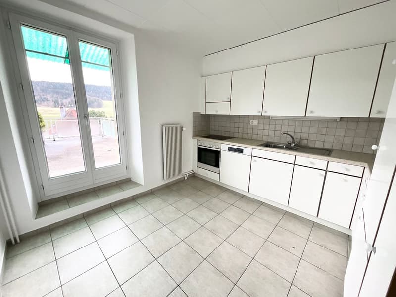 Charmant appartement de 4 pièces avec grande terrasse au coeur de Tramelan (2)