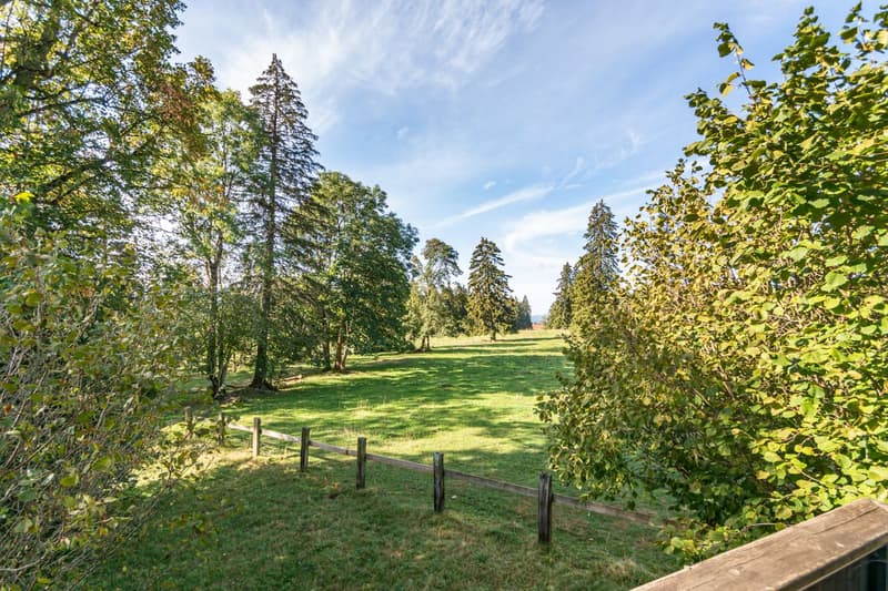 Un refuge au coeur des crêtes jurassiennes  2'520 m² de nature (3)