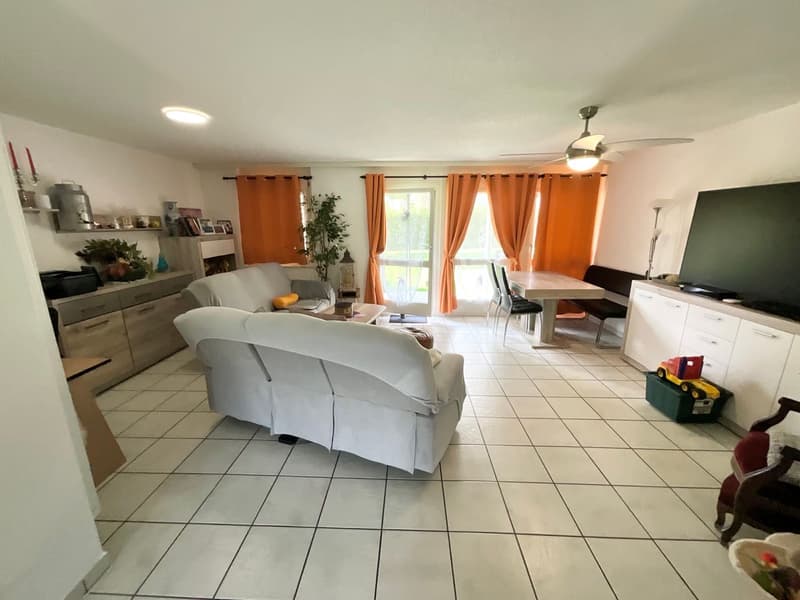 Spacieux appartement de 4,5 pièces avec terrasse et balcon (1)