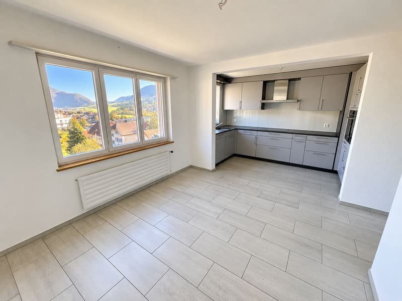 Spacieux appartement de 4,5 pièces avec balcon Ouest (2)