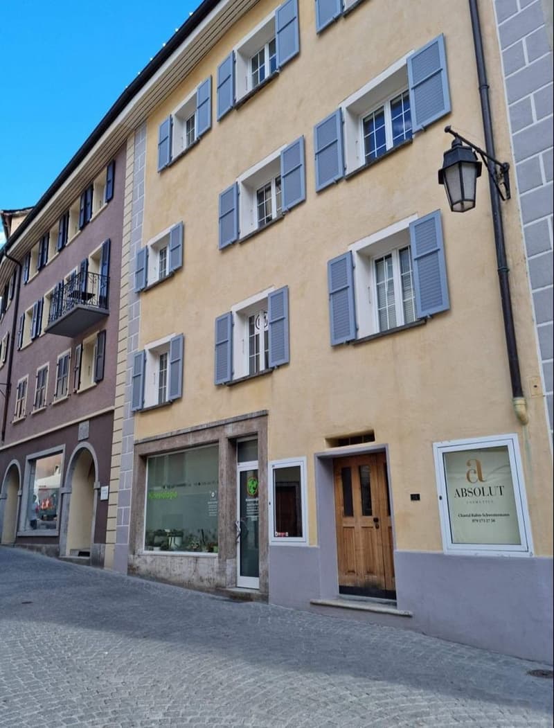 Charmante 3.5-Zimmer-Wohnung im Altbau in Brig-Glis – sofort verfügbar! (1)