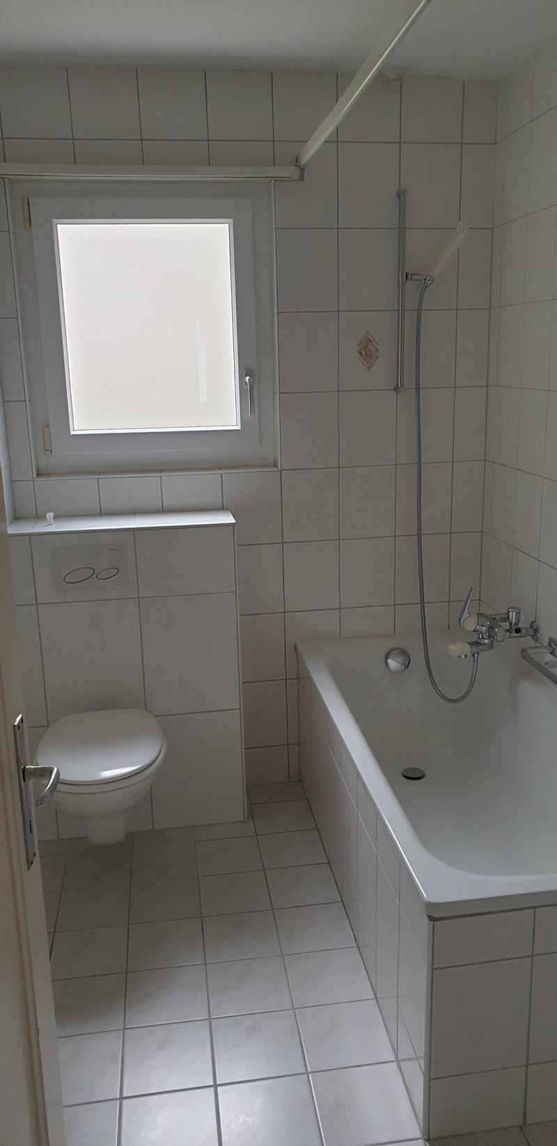 3 Zimmerwohnung mit Balkon - ältere, ruhige Liegenschaft (2)