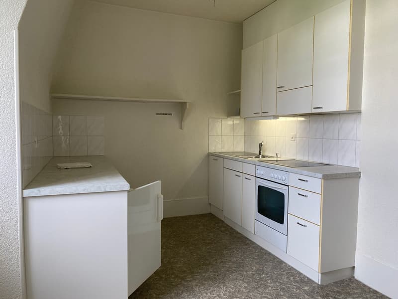 Helle 2.5-Zimmer-Wohnung mit kleinem Balkon (2)