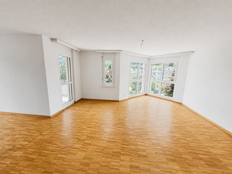 Geräumige 5.5-Zimmer-Wohnung mit Balkon (2)