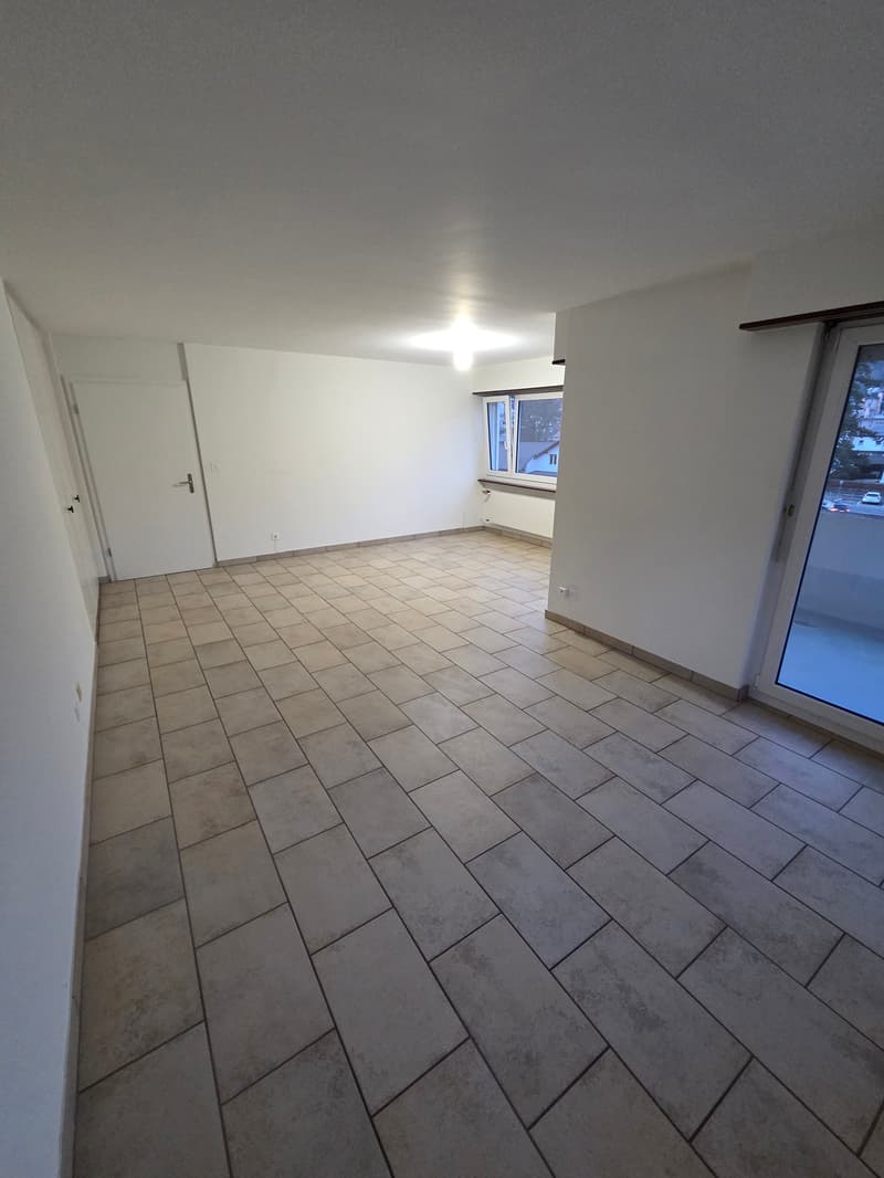 empty room, tiled floor, white walls, white door, windows, balcony
