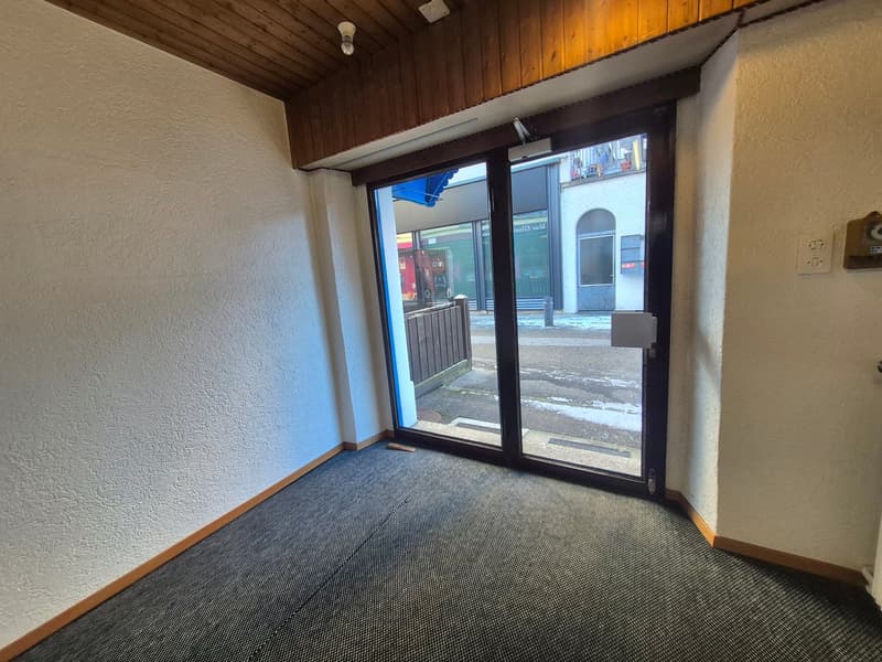empty room, carpeted floor, double glass doors to street