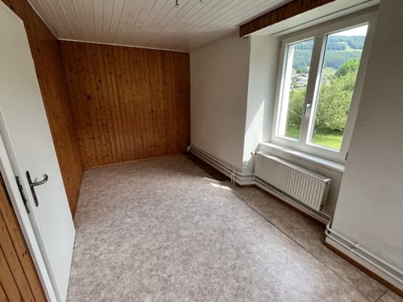 Grand bâtiment comprenant 2 logements de 5,5 pièces (28)
