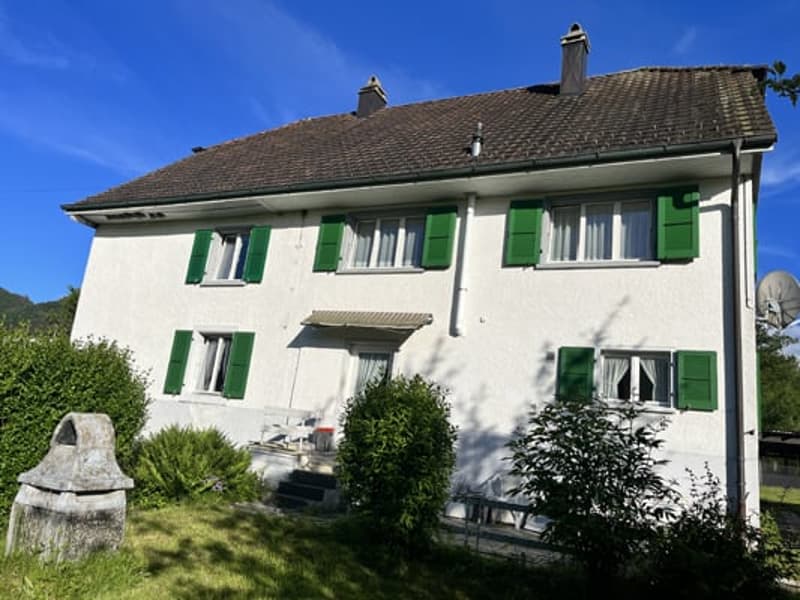 Grand bâtiment comprenant 2 logements de 5,5 pièces (5)
